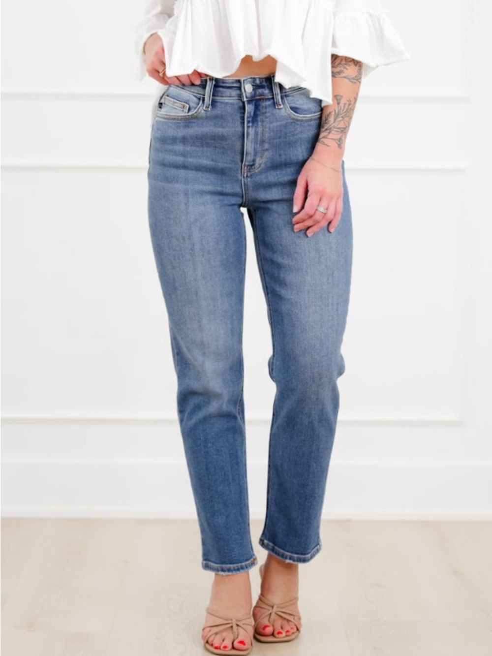 Judy Blue High Rise Straight Leg Jeans in Medium Blue Wash